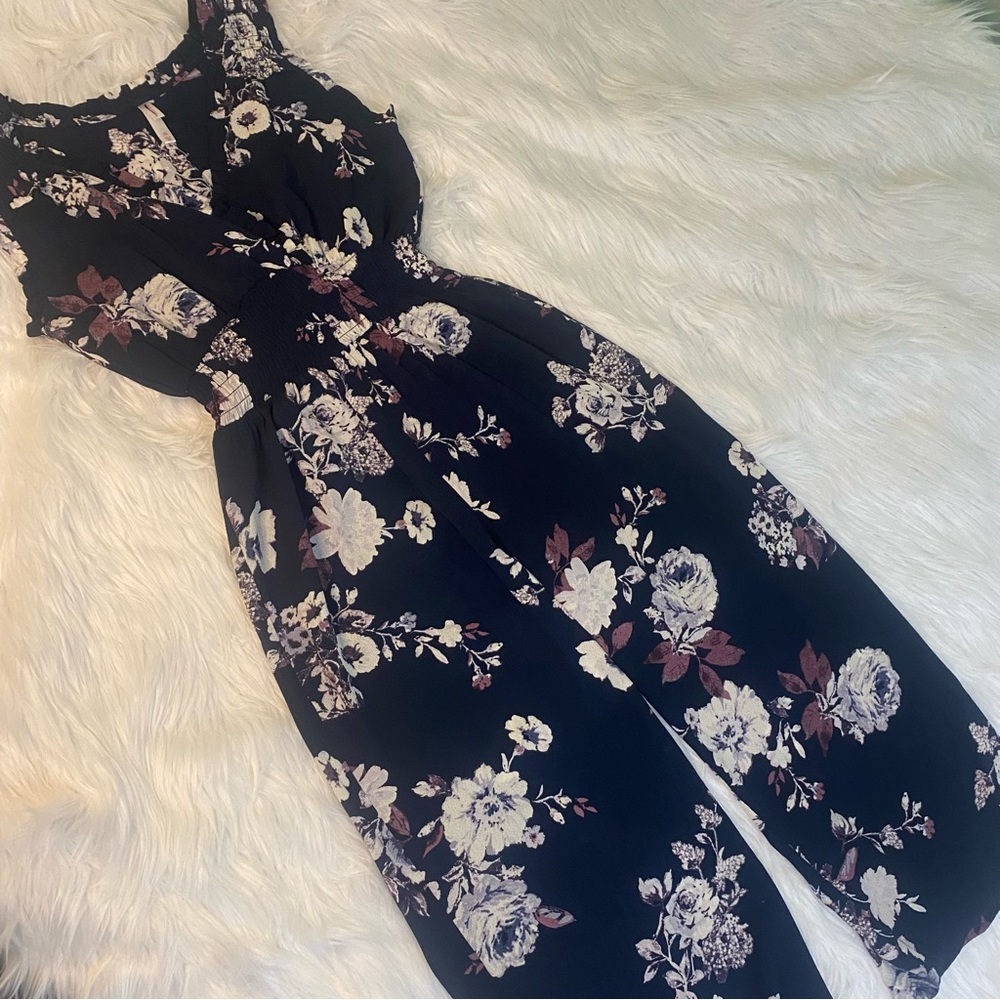 Xhilaration Jumpsuit Wide Leg Faux Wrap V Neck
Sleeveless Floral Navy Blue XS